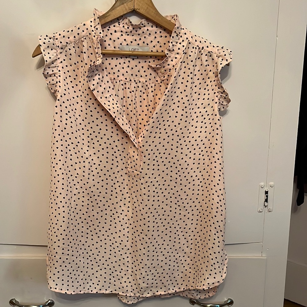 Loft blush pink popover blouse with black hearts and ruffle sleeves - Picture 2 of 4
